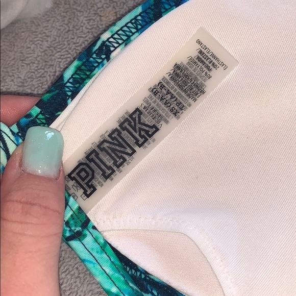 •Palm Print Triangle Top• - Picture 3 of 3